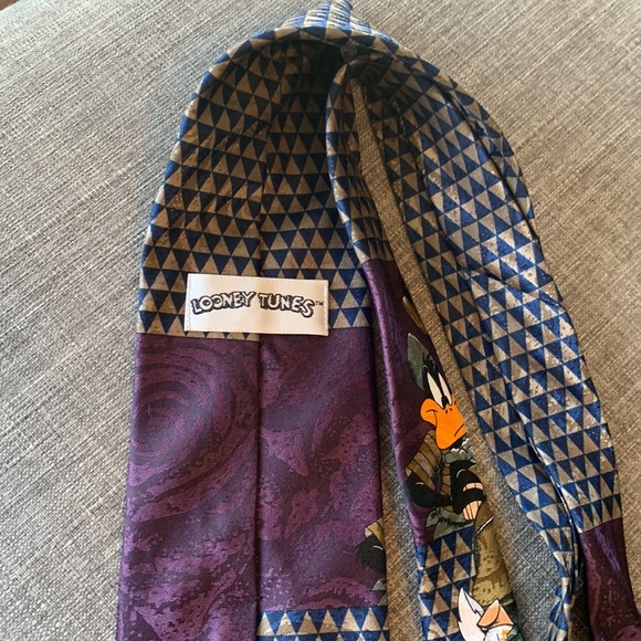 Loony Tunes Bugs Bunny and Daffy Duck tie - Picture 3 of 3
